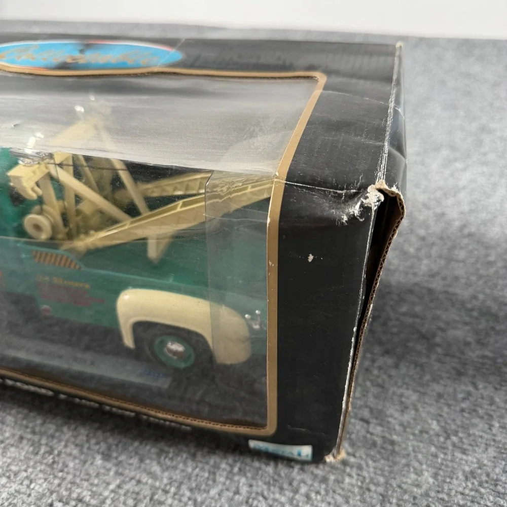 Welly 1956 Ford F-100 Tow Truck 1:18 Green Diecast Metal Collectible